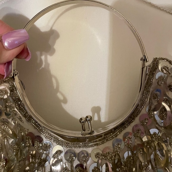 Vintage clutch with metal ring handle and clasp. Many sequined oval adornments. - Picture 4 of 5